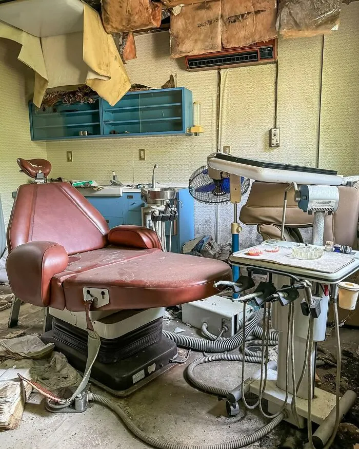 This Dental Office Has Been Left Untouched Since 2011; Here Is What I Found There (15 Pics)