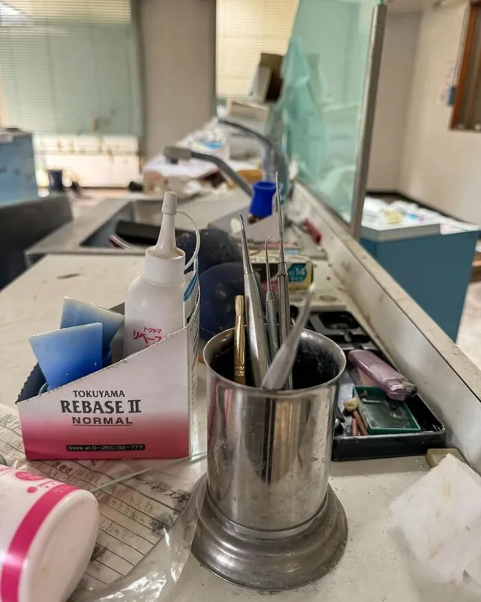 This Dental Office Has Been Left Untouched Since 2011; Here Is What I Found There (15 Pics)