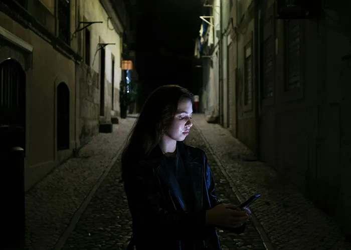 “Never Ask For A Quiet Room”: 45 Everyday Safety Tips Women Swear By For Navigating The World