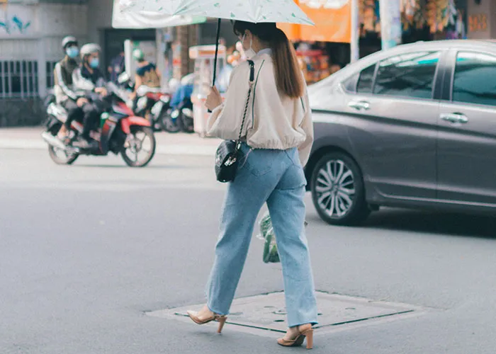 “Never Ask For A Quiet Room”: 45 Everyday Safety Tips Women Swear By For Navigating The World