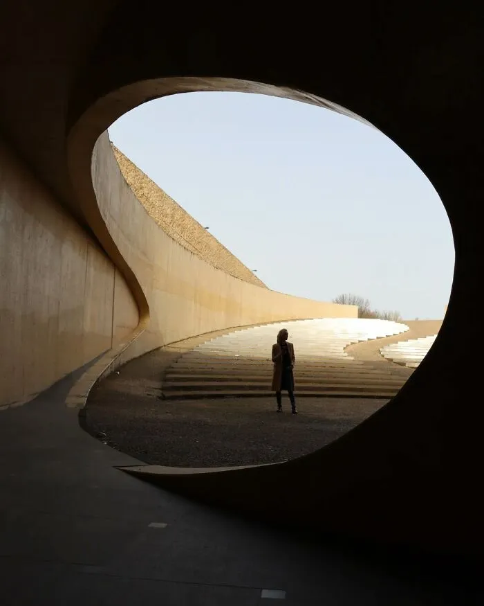 40 Authentic Street Photos By ‘She Dreams In Frames’ That Show Life’s Quiet, Beautiful Rhythms