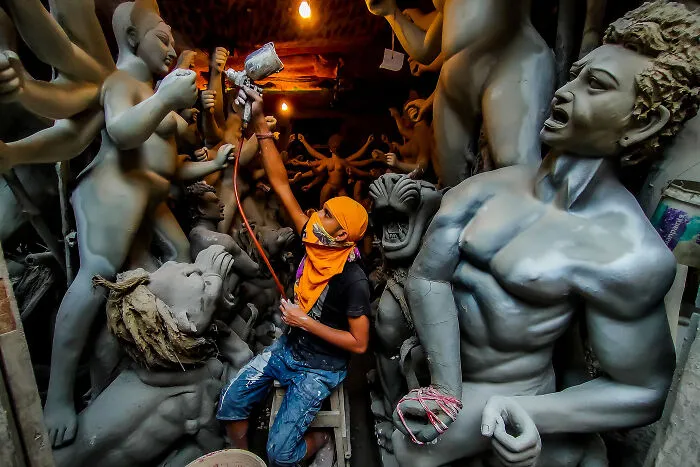 “Chasing Colors”: My Attempt To Capture The Vibrant Spirit Of Street Photography (20 Pics)