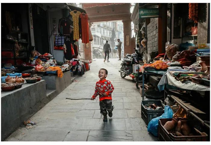 Photographer Takes Powerful Photos That Show The Beauty Of Daily Life Around The World (26 Pics)