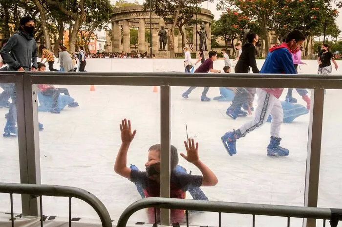 50 Times This Street Photographer Caught The World Off Guard