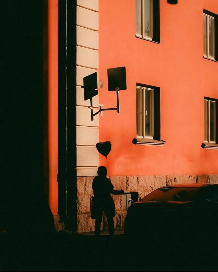 Perfect Symmetry, Deep Shadows, And Stillness: 30 Street Photographs By Tommi Viitala