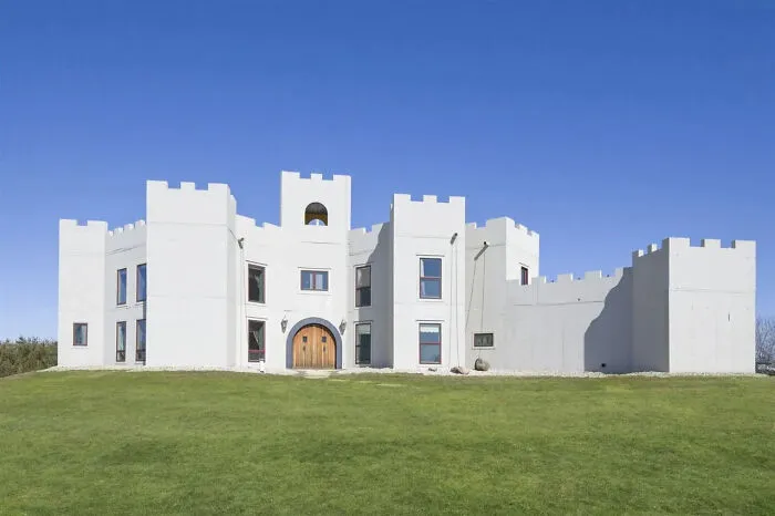 We Get It, Your Home Is Your Castle But Don’t Take That Thought To The Extreme Like This Home