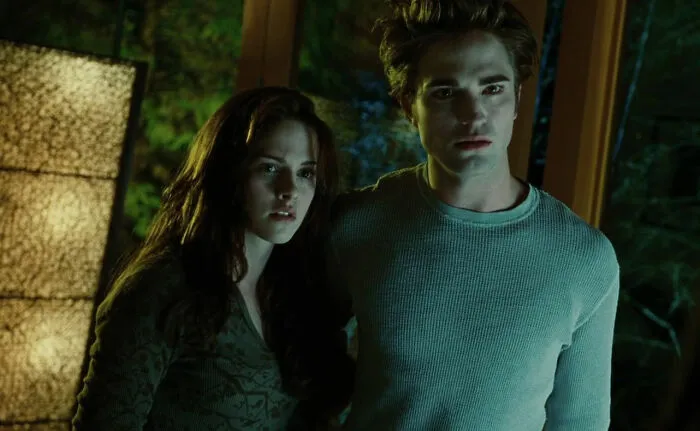 30 People Call Out Popular Romantic Movies That Are Actually Super Toxic