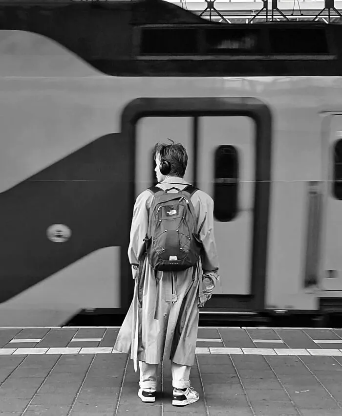 40 Authentic Street Photos By ‘She Dreams In Frames’ That Show Life’s Quiet, Beautiful Rhythms