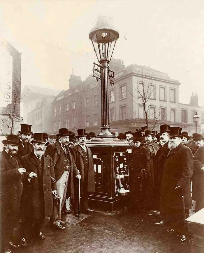 Pluto Lamps: The Victorian Gas Lamps That Sold Cups Of Hot Coffee, Tea And Cocoa. Inauguration Of The First Pluto In Exmouth Street, London, 1899
