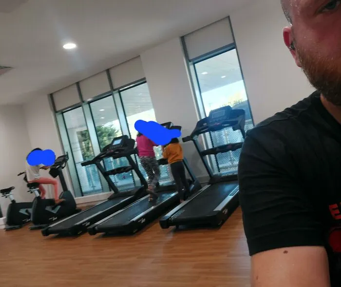 A Woman Has Just Left 3 Young Kids To Run Around An Adult Gym Like It's A Play Area. It's Been 20 Minutes