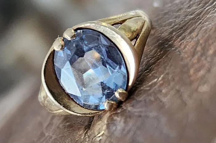 50 Times People Discovered Surprising Things Left Inside Their Homes By Previous Owners