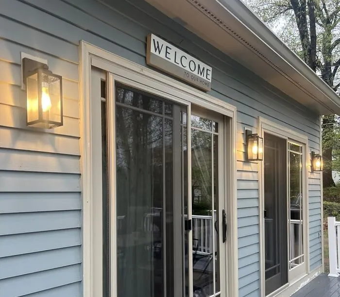 If Your House's Exterior Is Currently Giving Off Major 'Meh' Energy, These <a Style="Display:inline;" Href="Https://Www.amazon.com/Fixtures-Exterior-Waterproof-Lanterns-Lighting/Dp/B09j4dv34g?ie=utf8&th=1&linkcode=ll1&tag=bpsheep-20&linkid=02cd2616dac05f18145e12d665629af9&language=en_us&ref_=as_li_ss_tl" Target="_blank"><span Style="Font: Inherit; Color: #d74b1f;"> Modern Metal And Glass Outdoor Sconces</Span> Are Basically An Espresso Shot Of Sleek Style For Its Sleepy Walls