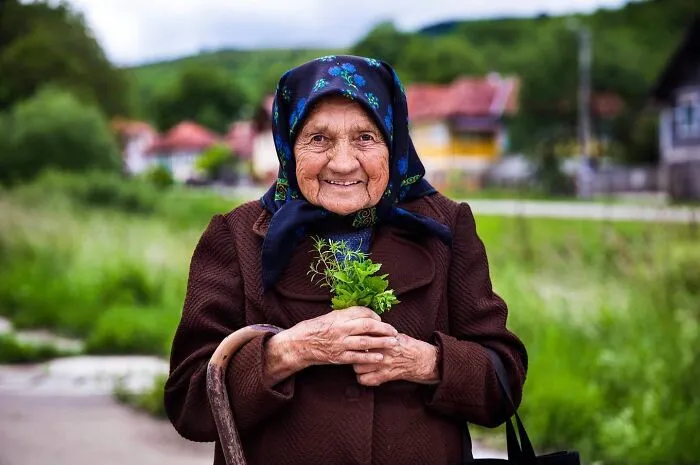 48 Portraits Of Older Women Around The World That Redefine Beauty At Any Age