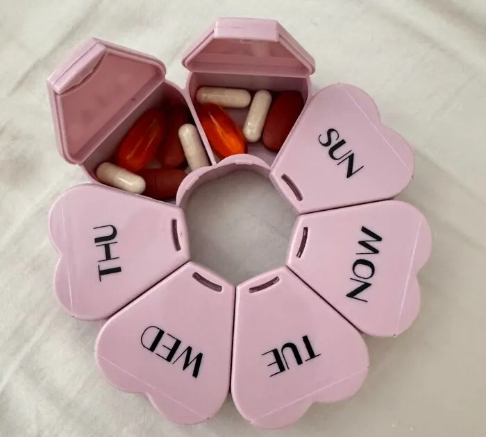 Because Remembering If You Took Your Vitamins Is Hard Enough, At Least Your Meds Can Now Live In The Cutest Little Home Ever With This <a Style="Display:inline;" Href="Https://Www.amazon.com/Moln-Hymy-Organizer-Medication-Supplements/Dp/B0bxsl2mqv?ie=utf8&th=1&linkcode=ll1&tag=bpsquirrel-20&linkid=6d7b278a57b31fa22f0dabb5b53e1b10&language=en_us&ref_=as_li_ss_tl" Target="_blank"><span Style="Font: Inherit; Color: #d74b1f;"> Heart Shaped Pill Organiser</Span>
