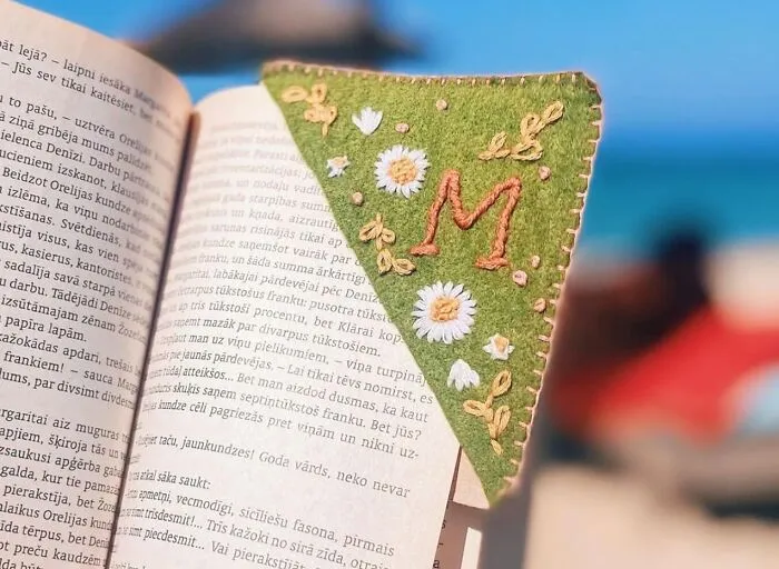 That Thrilling Chapter Cliffhanger Deserves A Much Chicer Placeholder Than A Stray Business Card, Enter This Delightfully Personal <a Style="Display:inline;" Href="Https://Www.amazon.com/Personalized-Embroidered-Embroidery-Bookmarks-Accessories/Dp/B0bj68g7ry?crid=coahowh60ys4&dib=eyj2ijoimsj9.dxjh2oawmuwnmn6cme4bobuk2dhrvdn0ftfak1ioa--Tglxvdpdsswer2wka9mfebz7ou5n2tvl7zk3pvvlxirrunxxfwrqlqn6llrg96ozg2zqvdhylttu9sa-Aqv3kmvlek5dcvzrcvnu0xkto1lljxlp0gohiibsmg7ncctol28wdayzcynhmgaaqsfb-V8cdqodlxrn8zc7oglpd84xxfq4d0r_1agr82vhz-Ydai_0lxffiiinfbf-Tkpbnj8-Eu1s59ojjpnvqex4hywkvoghyyaejkmdrmg93kwg.yglyplg6lsdbfsena2ujj5iyzbyhodsdpbfagcecafu&dib_tag=se&keywords=cute%2bfinds&qid=1749555311&sprefix=cute%2bfinds%2caps%2c408&sr=8-18&th=1&linkcode=ll1&tag=bpsquirrel-20&linkid=5830b5fd207172796df73022a63552d8&language=en_us&ref_=as_li_ss_tl" Target="_blank"><span Style="Font: Inherit; Color: #d74b1f;"> Custom Monogram Felt Bookmark</Span>