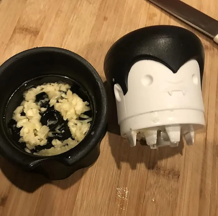 Since Your New Solo Kitchen Won't Magically Stock Itself With Pre-Minced Garlic, This Adorable <a Style="Display:inline;" Href="Https://Www.amazon.com/Gracula-Garlic-Twist-Crusher-Ototo/Dp/B076cttzkx?ie=utf8&th=1&linkcode=ll1&tag=bpsparrow-20&linkid=0ab4738ca52a480bacedf14dd1f4e5ae&language=en_us&ref_=as_li_ss_tl" Target="_blank"><span Style="Font: Inherit; Color: #d74b1f;"> Gracula Garlic Crusher</Span> Is Here To Make That Task Way Less Of A Chore And Way More Charming