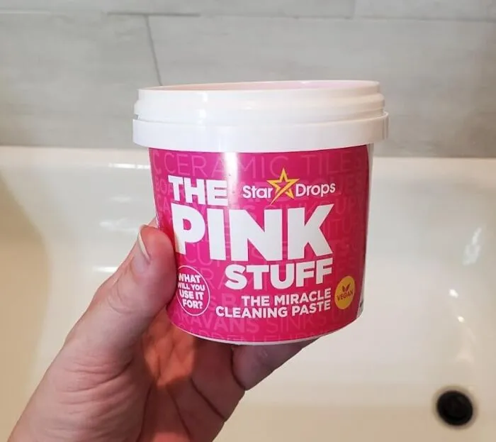 When You've Pretty Much Accepted That Certain Grimy Spots Are Just Part Of Your Home's Permanent 'Character,' This Legendary <a Style="Display:inline;" Href="Https://Www.amazon.com/Stardrops-Cleaning-All-Purpose-Non-Scratch-Bathrooms/Dp/B0dccfg9jr?ie=utf8&th=1&linkcode=ll1&tag=bporca-20&linkid=59a2fb077c06c7efc5e1ead7509be953&language=en_us&ref_=as_li_ss_tl" Target="_blank"><span Style="Font: Inherit; Color: #d74b1f;"> The Pink Stuff Miracle Cleaning Paste</Span> Often Shows Up To Prove You Delightfully Wrong
