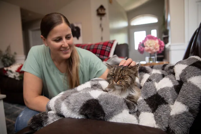 Helicopter Pilot Adopts (12 Year Old) Cat She Rescued After Fatal Bryce Canyon National Park Fall