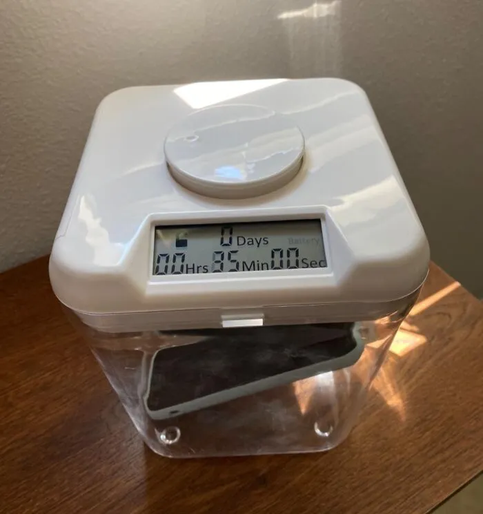 Tell Your Midnight Cravings 'Hasta La Vista, Baby' Until The Timer Agrees, With The <a Style="Display:inline;" Href="Https://Www.amazon.com/%ef%bb%bfkitchen-Safe-Container-Unwanted-Temptations/Dp/B00e9j3mlm?ie=utf8&th=1&linkcode=ll1&tag=bpbird-20&linkid=7da8581dd8b86d300203d8eb2aff0296&language=en_us&ref_=as_li_ss_tl" Target="_blank"><span Style="Font: Inherit; Color: #d74b1f;"> Time Locking Kitchen Container </Span>