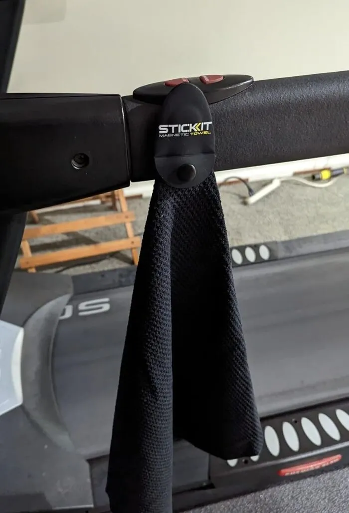 This <a Style="Display:inline;" Href="Https://Www.amazon.com/Stickit-Magnetic-Top-Tier-Microfiber-Absorbent/Dp/B0bm4yhzr6?ie=utf8&th=1&linkcode=ll1&tag=bpbird-20&linkid=fb035b65d38d8938e21650725fbd0d52&language=en_us&ref_=as_li_ss_tl" Target="_blank"><span Style="Font: Inherit; Color: #d74b1f;"> Magnetic Workout Towel </Span> Is Totally Clingy In The Best Way, Sticking To Equipment Instead Of That Questionable Gym Floor