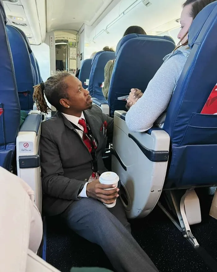 This Woman Was So Nervous About Flying, So The Flight Attendant Explained Every Sound And Bump And Even Sat Here Holding Her Hand When It Still Got To Be Too Much For Her