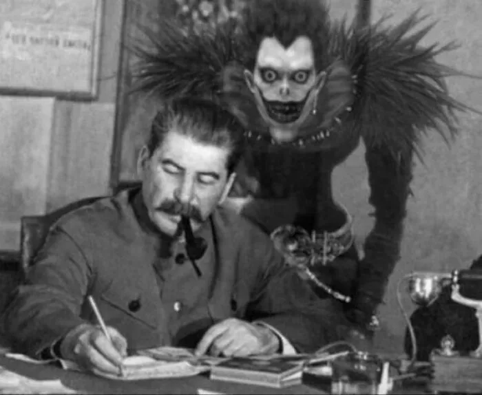 Chicos, ayer toqué este cuaderno raro y este idiota sigue apareciendo en fotos históricas. ¿Alguna ayuda?