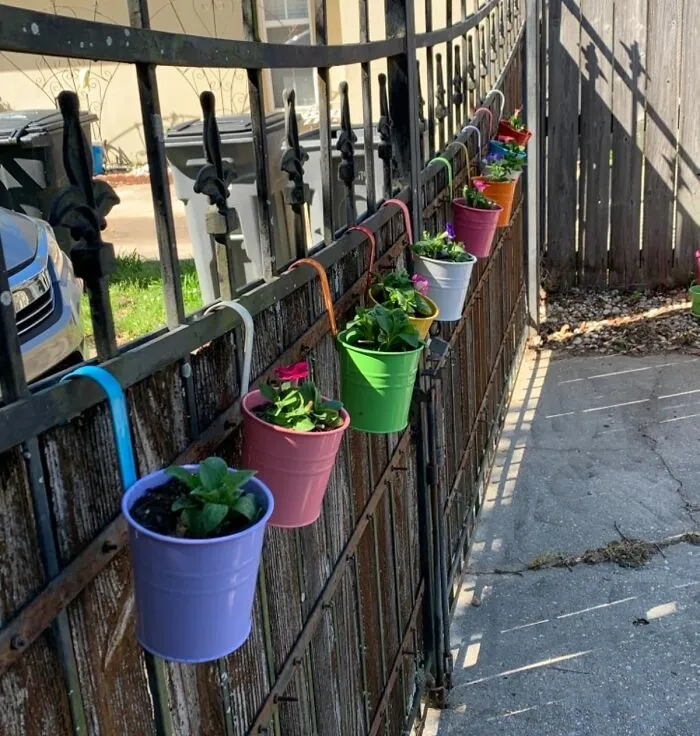 These <a Style="Display:inline;" Href="Https://Www.amazon.com/Kinglake-Hanging-Balcony-Planter-Detachable/Dp/B06x9g9pmb?ie=utf8&th=1&linkcode=ll1&tag=bpeagle-20&linkid=6f8346a76a8ae9932df1aa1fa53c320f&language=en_us&ref_=as_li_ss_tl" Target="_blank"><span Style="Font: Inherit; Color: #d74b1f;"> Colorful Hanging Flower Pots </Span> Will Turn Your Porch Or Fence Into A Vibrant, Cascading Rainbow Of Blooms, No Serious DIY Skills Required