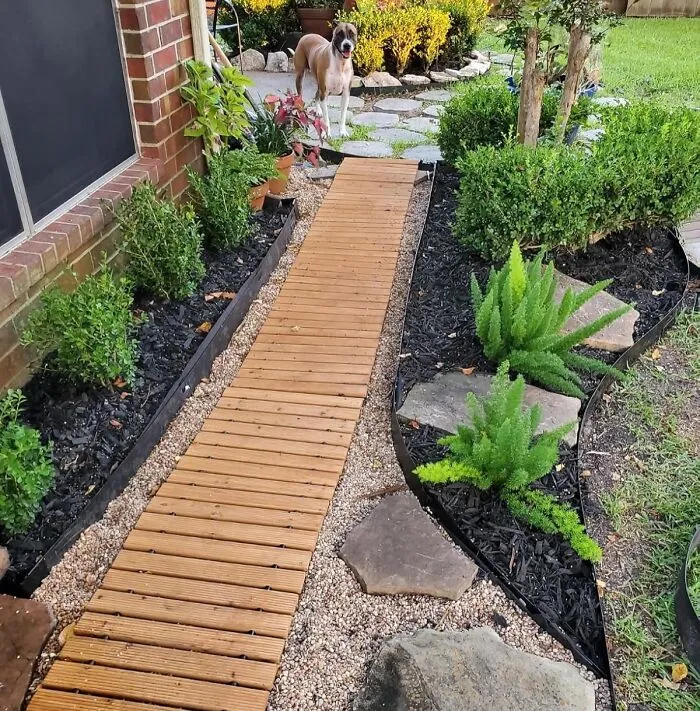 Create An Instant, Charming Garden Path Without Any Back-Breaking Labor (Or Commitment Issues) Thanks To This Clever <a Style="Display:inline;" Href="Https://Www.amazon.com/Dp/B004m2v1gy?_encoding=utf8&th=1&linkcode=ll1&tag=bpeagle-20&linkid=b8a2c798c0d5328f8cba656d2b58dc04&language=en_us&ref_=as_li_ss_tl" Target="_blank"><span Style="Font: Inherit; Color: #d74b1f;"> Rollout Wooden Pathway </Span>