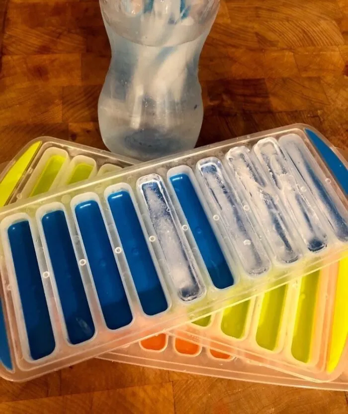 These <a Style="Display:inline;" Href="Https://Www.amazon.com/Lilys-Home-Silicone-Material-Assorted/Dp/B01a7g2w5w?ie=utf8&th=1&linkcode=ll1&tag=bpkiwi-20&linkid=c57c31b5f5b39102bfd30145c32fc000&language=en_us&ref_=as_li_ss_tl" Target="_blank"><span Style="Font: Inherit; Color: #d74b1f;"> Narrow Ice Stick Cube Trays </Span> Are How You Finally Get Ice Into Those Skinny Water Bottles Without Performing An Awkward Ice Cube Wrestling Match First