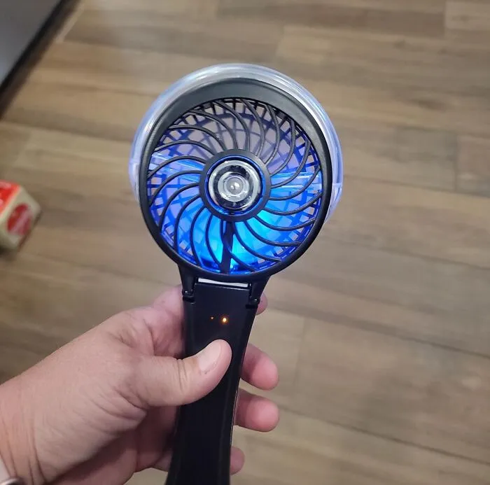 This <a Style="Display:inline;" Href="Https://Www.amazon.com/Handfan-Handheld-Operated-Rechargeable-Nightlights/Dp/B087zwhvc7?ie=utf8&th=1&linkcode=ll1&tag=bpkiwi-20&linkid=5377dd2e077b5b9510f744c734249589&language=en_us&ref_=as_li_ss_tl" Target="_blank"><span Style="Font: Inherit; Color: #d74b1f;"> Handheld Misting Fan </Span> Is How You Avoid Looking Like You Showered In Your Clothes During Those Peak Summer 'Why Is The Air So Wet' Days