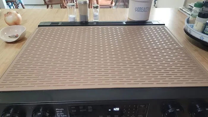Your Stovetop Has Probably Seen More Drama Than A Season Finale Of A Reality Show, So A <a Style="Display:inline;" Href="Https://Www.amazon.com/Yuhfera-Silicone-Electric-Stove-Cover/Dp/B0chj5hfnb?ie=utf8&th=1&linkcode=ll1&tag=bpsnail-20&linkid=c7be9877fdd80a767d304f5ba29ac4e9&language=en_us&ref_=as_li_ss_tl" Target="_blank"><span Style="Font: Inherit; Color: #d74b1f;"> Silicone Stovetop Cover </Span> Can Give It A Much-Needed Intermission From Spills And Splatters