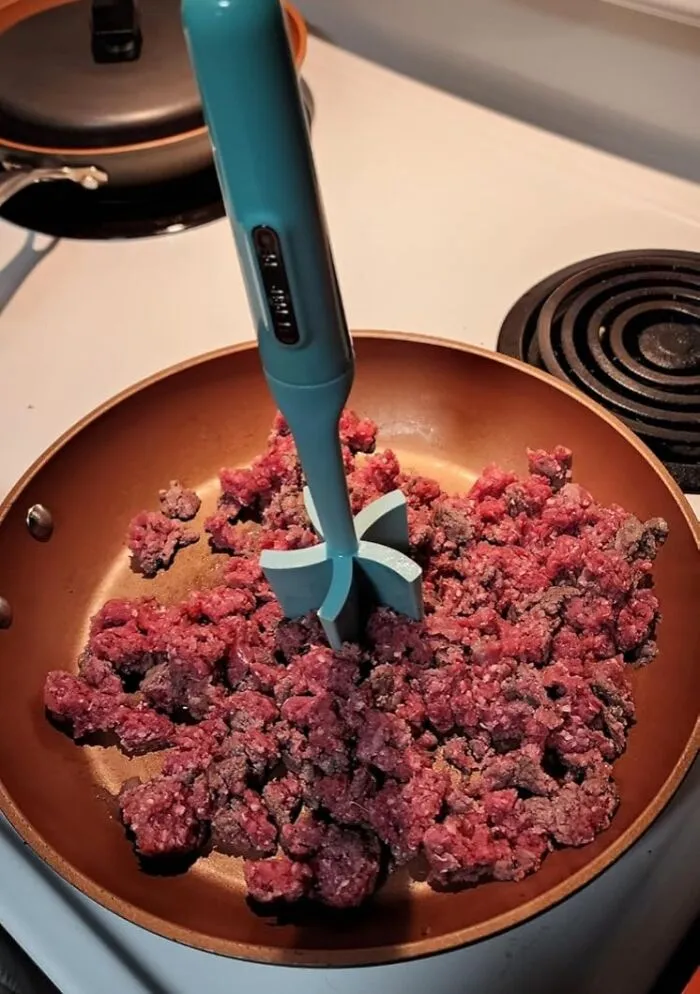 This <a Style="Display:inline;" Href="Https://Www.amazon.com/Farberware-Resistant-Potato-Non-Stick-Cookware/Dp/B08cl5syk3?ie=utf8&th=1&linkcode=ll1&tag=bpseal-20&linkid=55b0abbfc12295a54c34995360946fb7&language=en_us&ref_=as_li_ss_tl" Target="_blank"><span Style="Font: Inherit; Color: #d74b1f;"> Meat And Potato Masher </Span> Is How You Gently Inform Your Ground Beef 'It's Not Me, It's You, You Need To Crumble' And Convince Potatoes To Achieve Their Fluffiest Potential