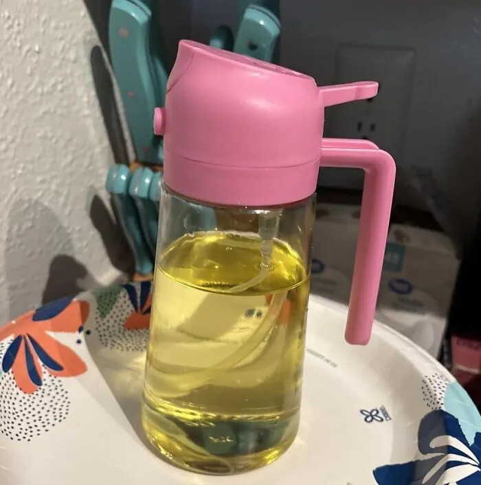 This <a Style="Display:inline;" Href="Https://Www.amazon.com/Trendplain-16oz-Dispenser-Bottle-Kitchen/Dp/B0cjf94m8j?ie=utf8&th=1&linkcode=ll1&tag=bptapir-20&linkid=36dabf56bd3239df671394a5e33bdabd&language=en_us&ref_=as_li_ss_tl" Target="_blank"><span Style="Font: Inherit; Color: #d74b1f;"> Olive Oil Sprayer </Span> Is How You Achieve That Perfect, Even Mist On Your Food, Unlike Those Old-School Bottles That Just Wanted To Turn Your Salad Into An Accidental Oil Slick Painting