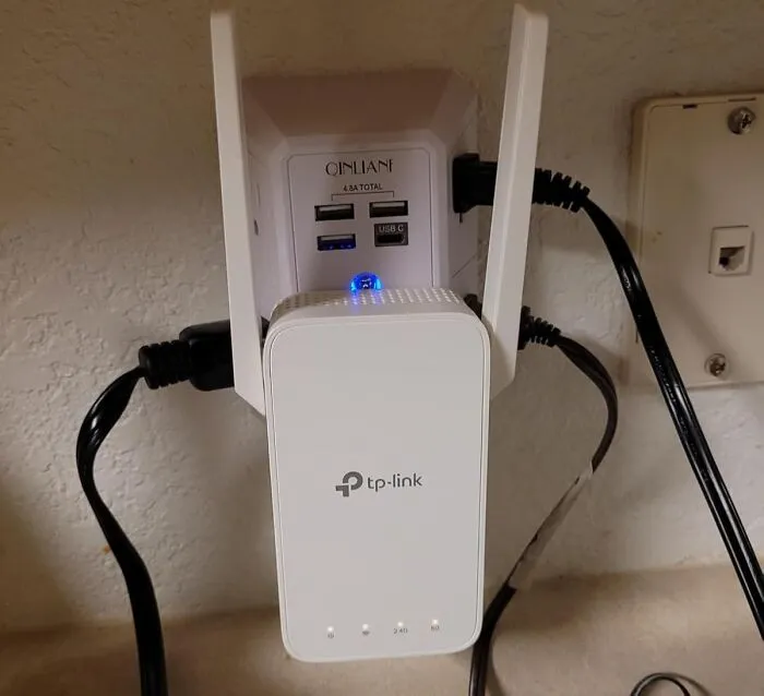 The Original Wall Outlet Was Basically A Flip Phone, But This <a Style="Display:inline;" Href="Https://Www.amazon.com/Charger-Protector-Qinlianf-Extender-Charging/Dp/B08r6s1m1k?ie=utf8&th=1&linkcode=ll1&tag=bptapir-20&linkid=44487aa00e8c67b195c5bc26a0934ca8&language=en_us&ref_=as_li_ss_tl" Target="_blank"><span Style="Font: Inherit; Color: #d74b1f;"> Outlet Extender With Surge Protector </Span> Is The Smartphone Upgrade With Built-In Security Detail For All Your Precious Tech