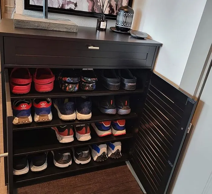 Your Entryway's Current Shoe Explosion Can Finally Be Contained Within This Surprisingly Stylish <a Style="Display:inline;" Href="Https://Www.amazon.com/Yaheetech-Cabinet-Bathroom-Storage-Adjustable/Dp/B01ms6pqzl?ie=utf8&th=1&linkcode=ll1&tag=bptapir-20&linkid=de08966a5884402a8d5d6f8ea9f7d54f&language=en_us&ref_=as_li_ss_tl" Target="_blank"><span Style="Font: Inherit; Color: #d74b1f;"> Shoe Storage Cabinet </Span> That Even Has A Bonus Drawer For All Those 'Where Do I Put This' Bits