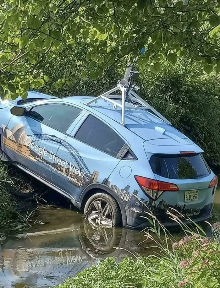 Google Street View Car Itself Got Into Wrong Way