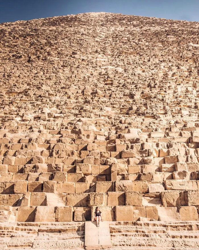Insane Perspective On Just How Immense The Great Pyramid Of Giza Is