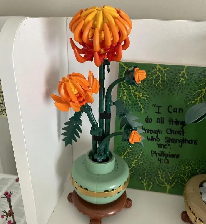 The Internet Has Collectively Decided That Building Bouquets That Never Wilt Is Peak Adulting, And These <a Style="Display:inline;" Href="Https://Www.amazon.com/LEGO-Chrysanthemum-Maintenance-Artificial-Collection/Dp/B0cv2ksl3v?ie=utf8&linkcode=ll1&tag=bpbuffalo-20&linkid=21b19aba0dd09fdf1f5a826cdf6e5ced&language=en_us&ref_=as_li_ss_tl" Target="_blank"><span Style="Font: Inherit; Color: #d74b1f;"> LEGO Botanicals </Span> Are The Bloomin' Beautiful Reason Why
