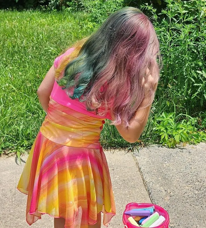For Those Moments They Want To Try Out A Mermaid Hair Phase Without The Full Commitment, Some <a Style="Display:inline;" Href="Https://Www.amazon.com/Desire-Deluxe-Makeup-Temporary-Colour/Dp/B07ftglwdr?ie=utf8&linkcode=ll1&tag=bpcrocodile-20&linkid=b4af2f20f43c36ec31d2003143efff87&language=en_us&ref_=as_li_ss_tl" Target="_blank">    <span Style="Font: Inherit; Color: #d74b1f;"> Hair Chalk </Span> Is Basically A Trial Subscription To Fun Colors