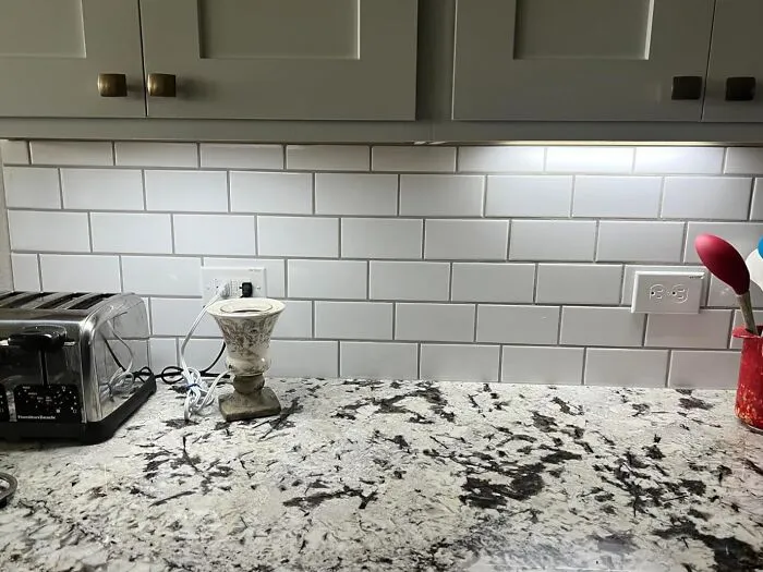 The Mood Lighting In Your Kitchen Is About To Go From 'Harsh Interrogation Room' To 'Chic Bistro' With Some <span Style="Font: Inherit; Color: #d74b1f;"> Under Cabinet Kitchen Lights </Span>