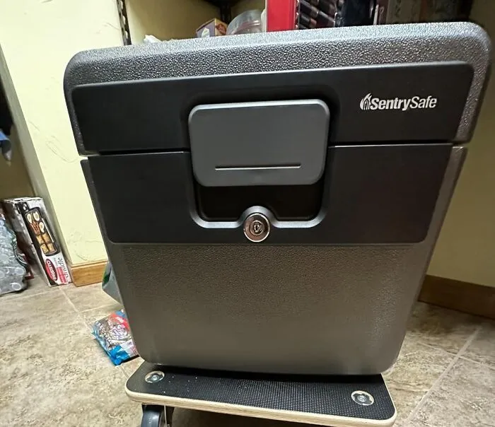 This <a Style="Display:inline;" Href="Https://Www.amazon.com/Sentrysafe-Hd4100-Fireproof-Waterproof-Cubic/Dp/B00ge57dfk?ie=utf8&th=1&linkcode=ll1&tag=bpcow-20&linkid=5056c8bf25fb81b2fe3a34f2b941e13a&language=en_us&ref_=as_li_ss_tl" Target="_blank"> <span Style="Font: Inherit; Color: #d74b1f;"> Fireproof And Waterproof Safe </Span> Is Basically The Panic Room For Your Most Important Documents And Tiny Treasures