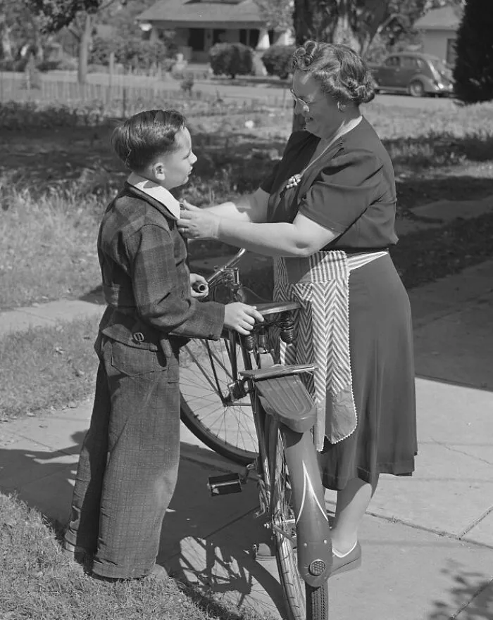Housewife Sending Her Son Off To School, Turlock, California, 1942