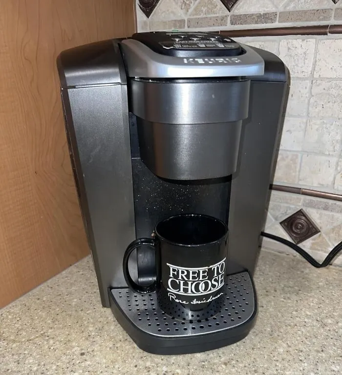 Before You Can Even Think About Adulting, Your <a Style="Display:inline;" Href="Https://Www.amazon.com/Keurig-K-Elite-Temperature-Capability-Programmable/Dp/B078nn17k3?ie=utf8&th=1&linkcode=ll1&tag=bpemu-20&linkid=e0a7d5cc5ebed2895e995f669de16328&language=en_us&ref_=as_li_ss_tl" Target="_blank">    <span Style="Font: Inherit; Color: #d74b1f;"> Keurig Pod Coffee Maker </Span> Is Already Brewing Your Motivation