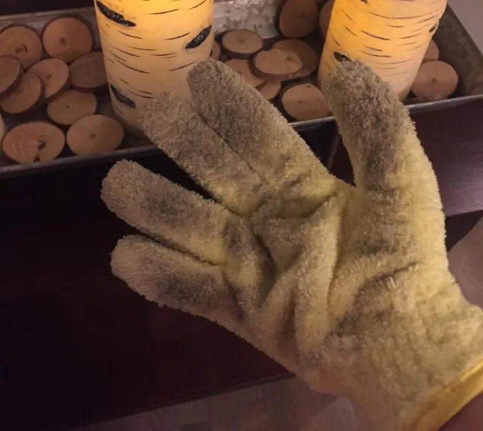 The <a Style="Display:inline;" Href="Https://Www.amazon.com/Cloth-High-Performance-Dusting-Glove/Dp/B01c6876yg?ie=utf8&th=1&linkcode=ll1&tag=bppelican-20&linkid=1eeefe509d684d7fcad5420265c9d2bb&language=en_us&ref_=as_li_ss_tl" Target="_blank"> <span Style="Font: Inherit; Color: #d74b1f;"> Microfiber Dusting Glove </Span> Lets Your Hand Go Full Detective Mode On Every Speck Of Dust