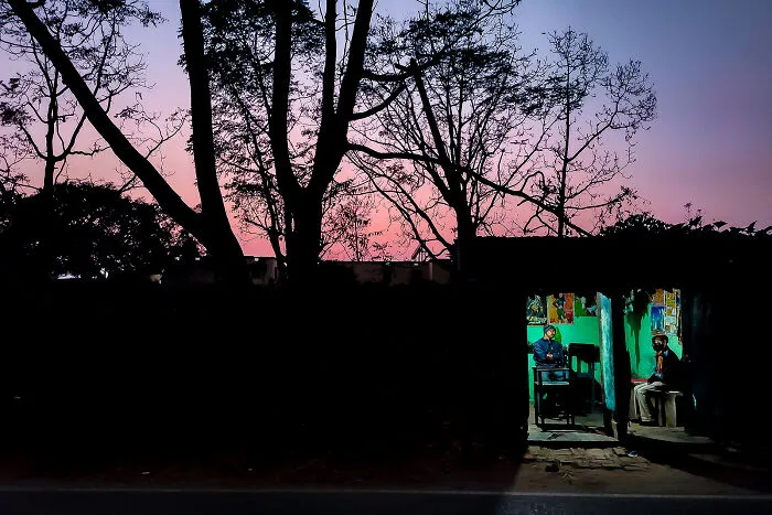 “Chasing Colors”: My Attempt To Capture The Vibrant Spirit Of Street Photography (20 Pics)