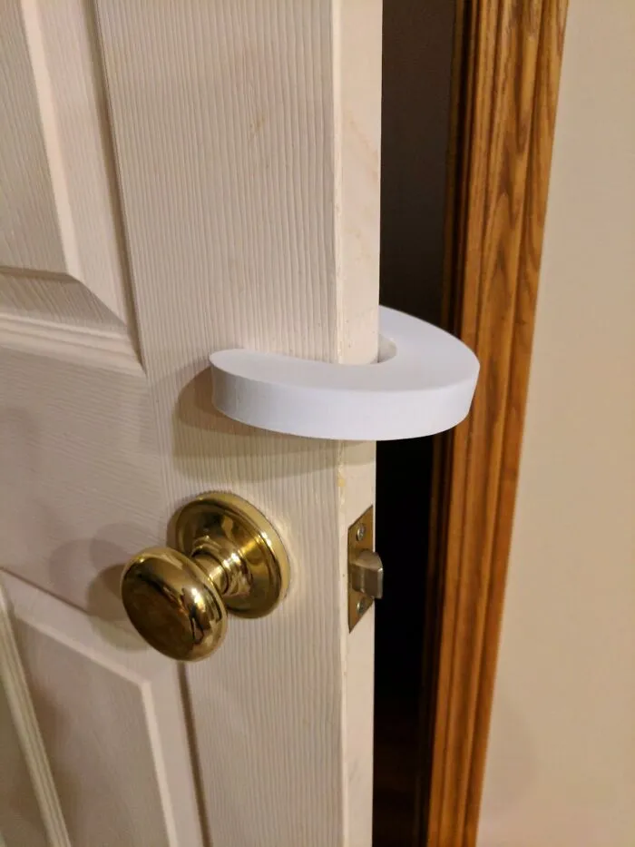 Since Yelling 'Hodor' At Your Adventurous Toddler Rarely Works, Maybe Try A <a Style="Display:inline;" Href="Https://Www.amazon.com/Wittle-Finger-Pinch-Guard-Proofing/Dp/B0199jmet2?ie=utf8&th=1&linkcode=ll1&tag=bphawk-20&linkid=f1a98954a5eaed397b742151d2884bcd&language=en_us&ref_=as_li_ss_tl" Target="_blank"><span Style="Font: Inherit; Color: #d74b1f;"> Baby Proofing Door Stopper </Span>