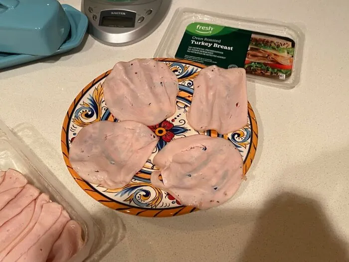 That Sad Desk Lunch Is About To Get A Serious Glow-Up With These Convenient And Tasty <a Style="Display:inline;" Href="Https://Www.amazon.com/Fresh-Brand-Sliced-Roasted-Turkey/Dp/B07yvmy31y?ie=utf8&linkcode=ll1&tag=bpferret-20&linkid=81ce91686bf5f1229e401abd8c89670d&language=en_us&ref_=as_li_ss_tl" Target="_blank"><span Style="Font: Inherit; Color: #d74b1f;"> 9oz Oven Roasted Turkey Slices</Span>