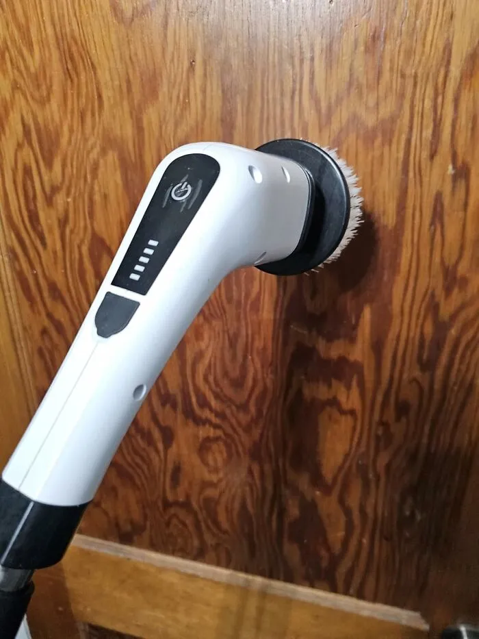 Your Cleaning Caddy Is About To Get A Lot Less Crowded Because This <a Style="Display:inline;" Href="Https://Www.amazon.com/Electric-Scrubber-Cordless-Replaceable-Adjustable/Dp/B0b7rsv894?ie=utf8&linkcode=ll1&tag=bptapir-20&linkid=dd65829172a7bdadc618b044a21b2493&language=en_us&ref_=as_li_ss_tl" Target="_blank"><span Style="Font: Inherit; Color: #d74b1f;"> Spin Scrubber With 8 Brush Heads</Span> Is Basically The One Gadget That Plays, Like, Eight Different Cleaning Roles Flawlessly