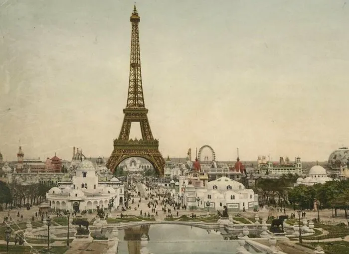 Eiffel Tower, 1900 And 2017