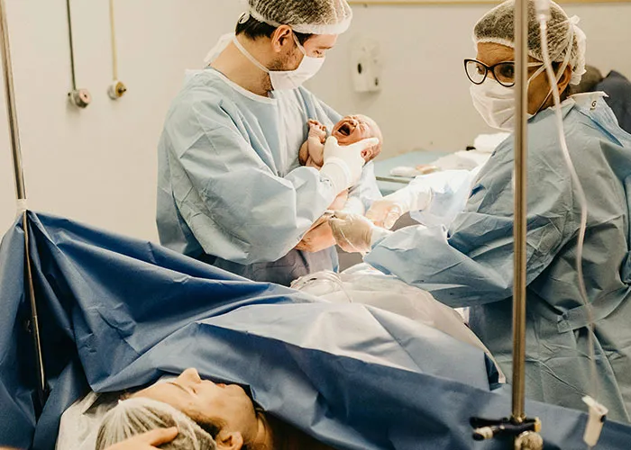 "Shut The Hell Up": 35 Dads Share Birthing Room Experiences And Give Advice To New Parents